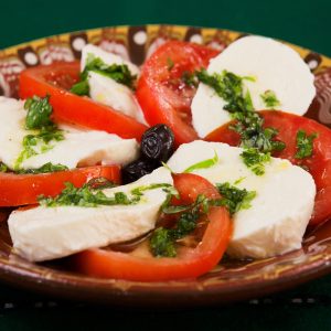 pastel100-food-3337623_1920 Classic Caprese Salad